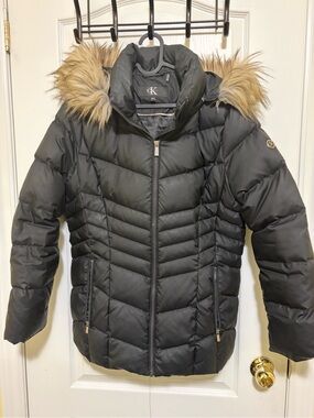Calvin Klein Black Quilted Puffer Jacket with Faux Fur Hood | Women’s Medium